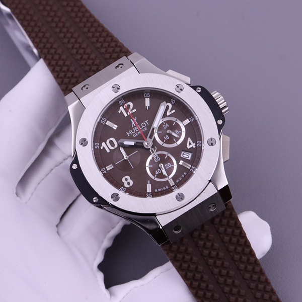 ウブロコピー時計背面デザイン